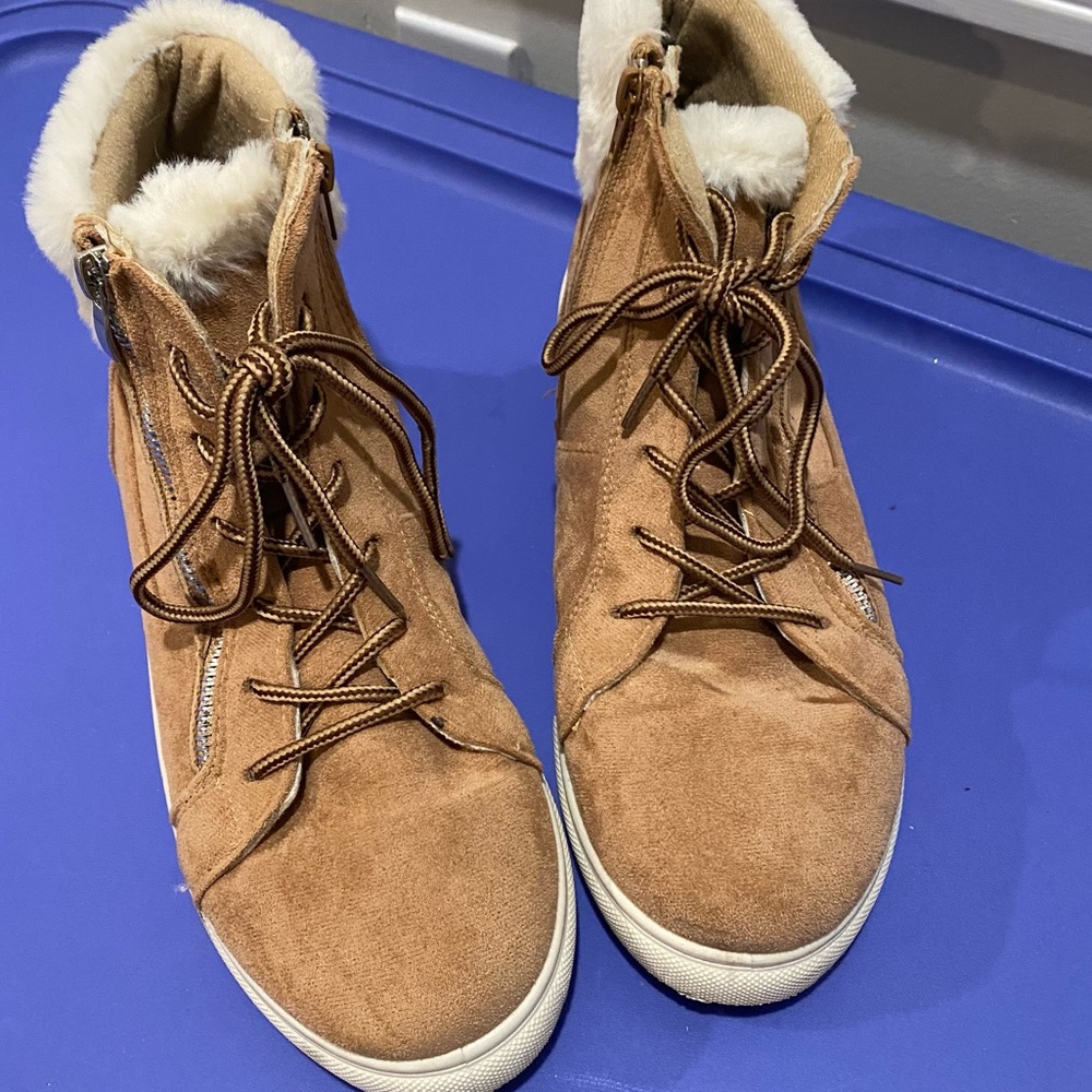 Pop Tan sneakers size: 9.5